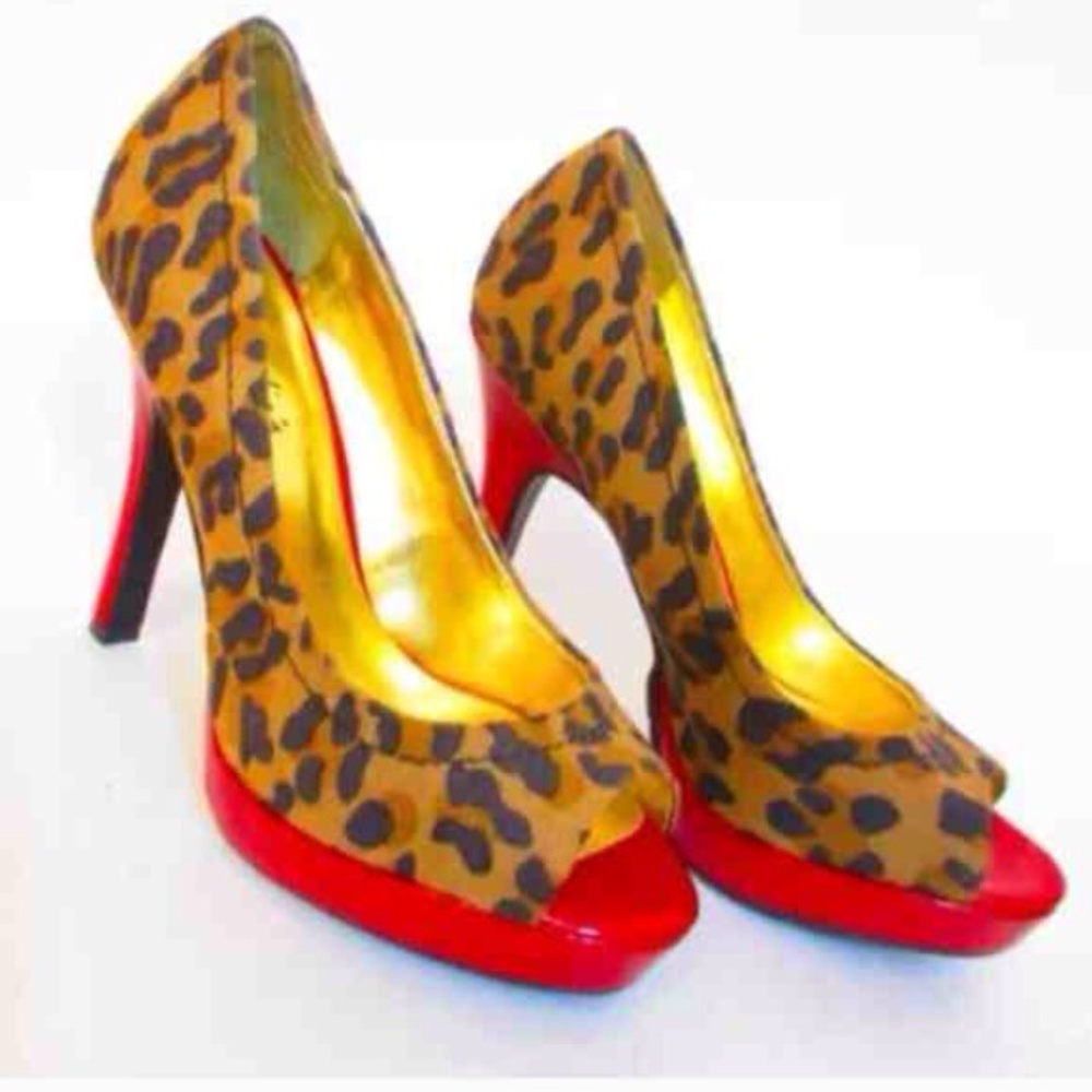 LEOPARD PRINT HEELS